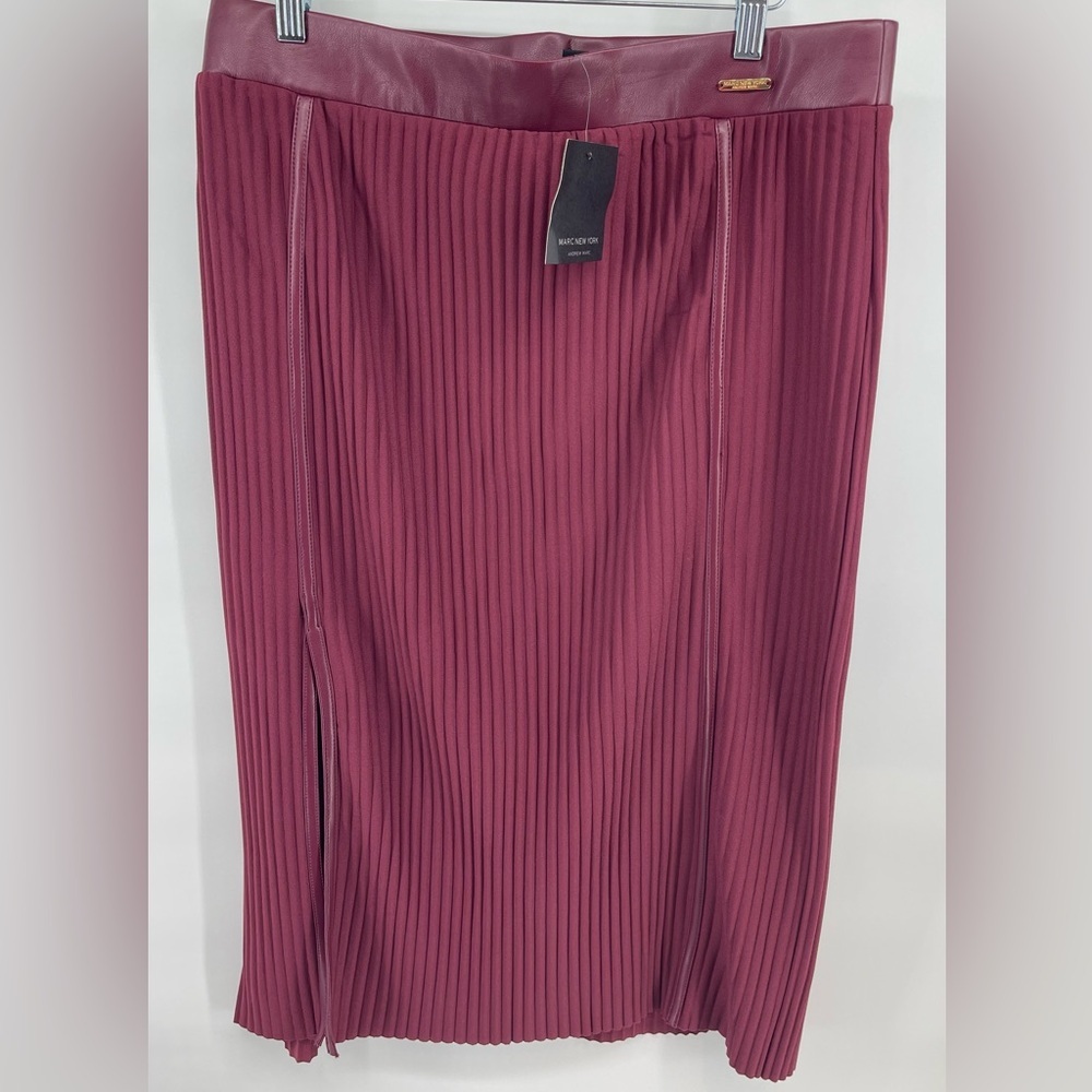 NWT Andrew Marc Wine Red Accordian Pleated Skirt Business Professional Lg‎